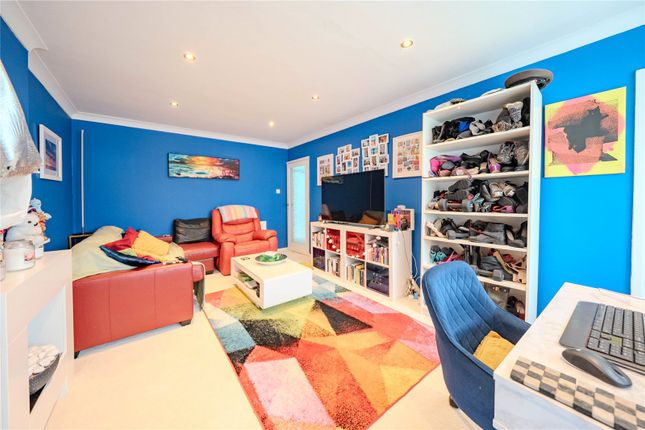 27, High Moor Court, West Yorkshire photo 3