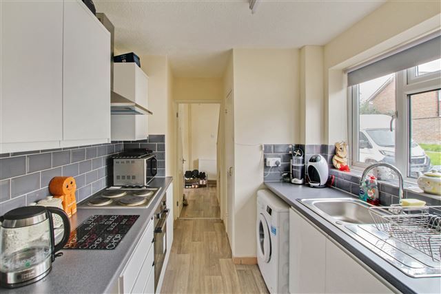 Thumbnail Terraced house to rent in Wakehurst Drive, Crawley
