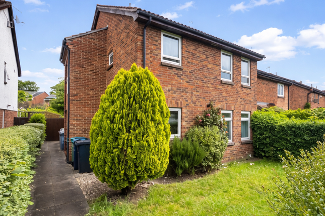 1-bed flat on 33 Bridgestone Drive, Bourne End, £150,000