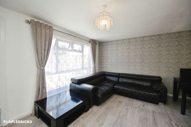 44, Viola Close, South Ockendon photo 3