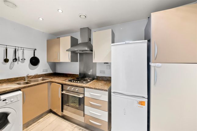9 Hamilton Court, 147 Hanworth Road, Hounslow photo 4
