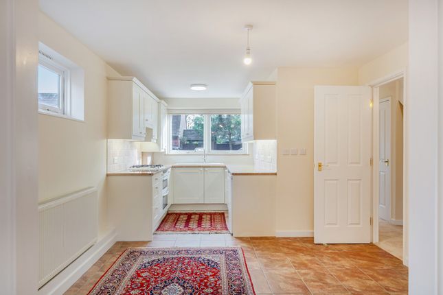 Cloverdown, Gold Hill East, Gerrards Cross photo 4