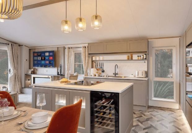 2-bed caravan on Hoburne Cotswold, Hoburne Cotswold, South Cerney, £139,888