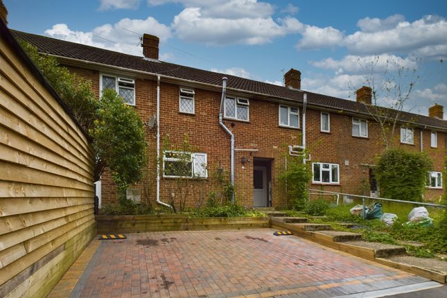 Thumbnail Terraced house for sale in Stanfield, Tadley