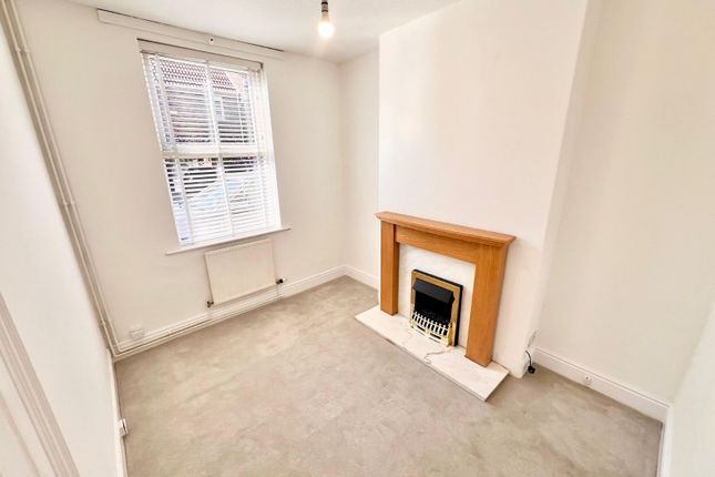 51, Queensgate, East Riding of Yorkshire photo 2