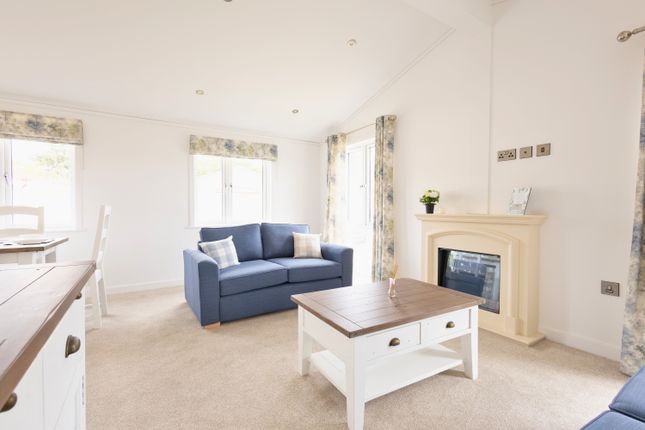 33, Hamble, Southampton photo 3