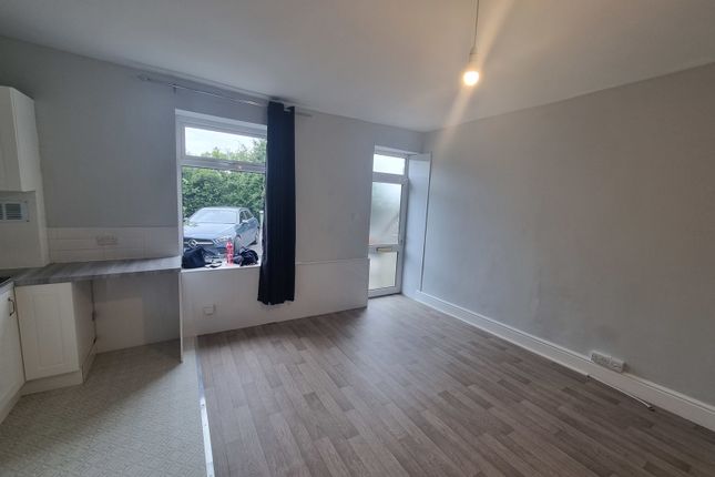 6, Copley Lane, Wakefield photo 4
