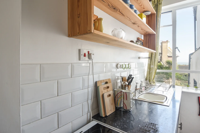 Flat 2 St Agnes House, Pound Street, Lyme Regis, Dorset photo 5