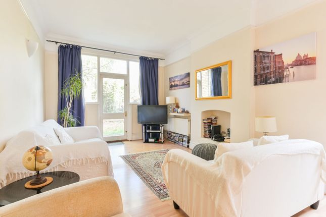 Julian Avenue, W3, Acton photo 4