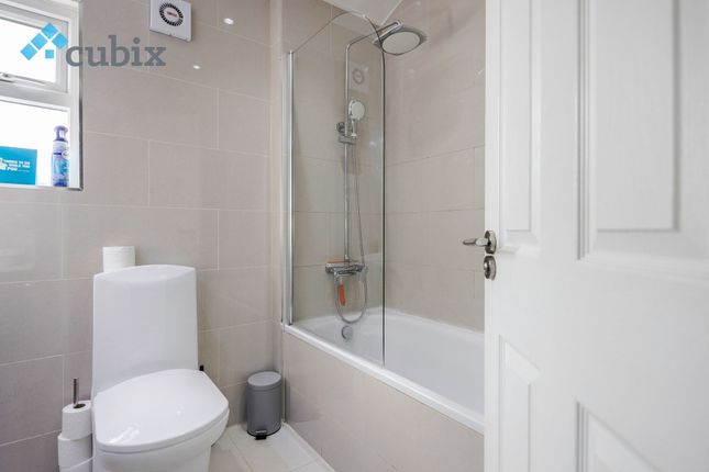 256C, Portland Road, London photo 4