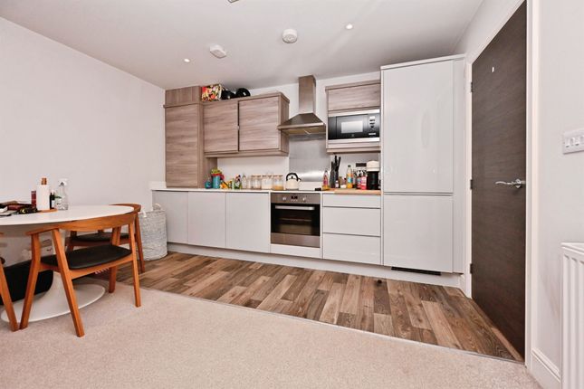 22, Woodland Court, Soothouse Spring, St. Albans photo 2