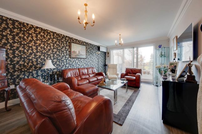 Flat for sale in Manor Road, Chigwell