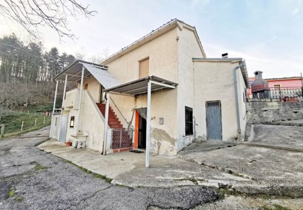 Thumbnail Detached house for sale in Pescara, Farindola, Abruzzo, Pe65010