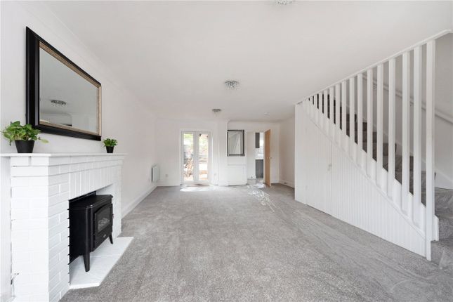 16, Thorn Close, Petersfield photo 2