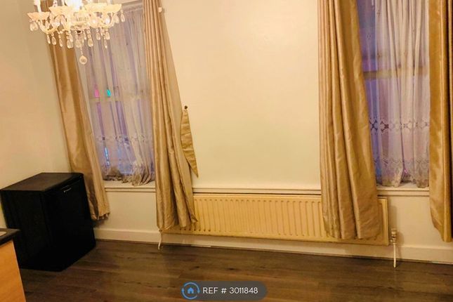 Flat, A Romford Road, London photo 4