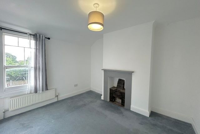 209, Chigwell photo 3
