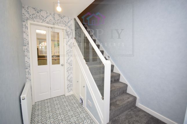 49 Carleton Green Close, Pontefract photo 2