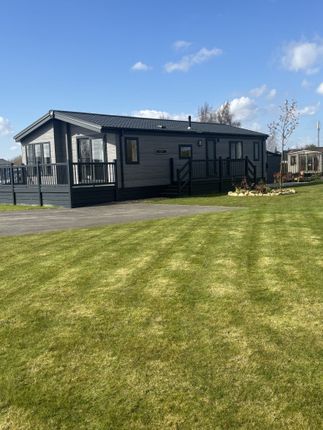 2-bed caravan on Sutton Park Holiday Park, Vicarage Lane, Long Sutton, £124,995
