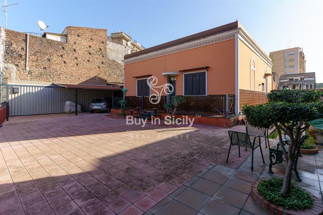 Villa for sale in Piazza Duca Di Camastra, Sicily, Italy