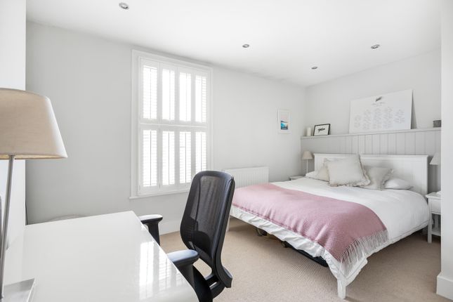 Maisonette for sale in Kenilford Road, London