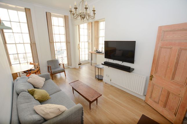Flat to rent in Oriental Place, Brighton