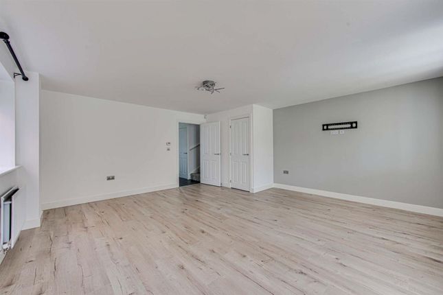 11 Oak Tree Avenue, Congleton photo 4