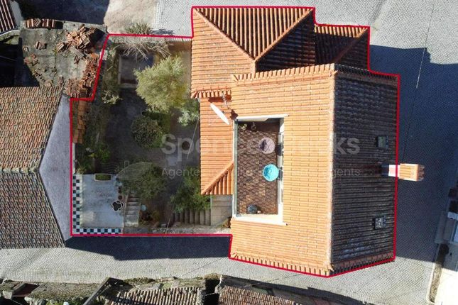 Semi-detached house for sale in Oliveira Do Hospital, Coimbra, Portugal