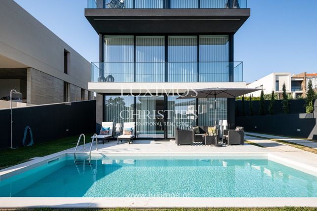 Villa for sale in Madalena, 4405 Vila Nova De Gaia, Portugal