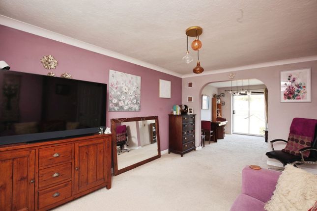 22, Lindisfarne Way, Torquay photo 3