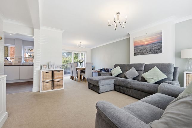 29, Padgetts Way, Hockley photo 2