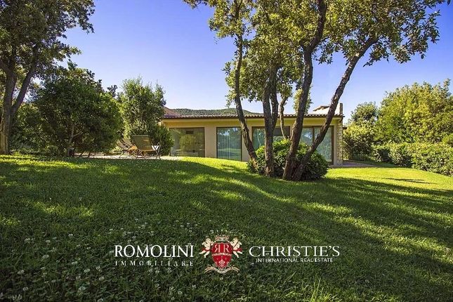 Thumbnail Villa for sale in Castiglione Della Pescaia, Punta Ala, 58043, Italy