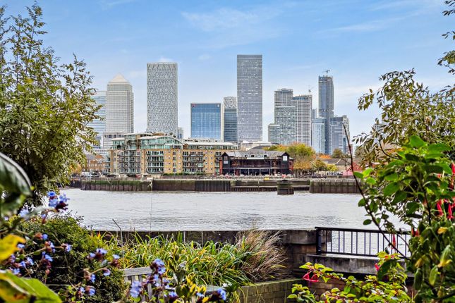 Thumbnail Flat for sale in Wapping High Street, Tower Hamlets, London