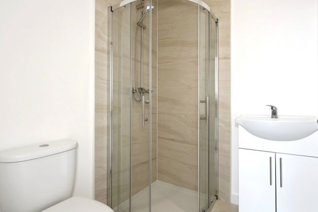Flat 3, 2, Fransfield Grove, London photo 3