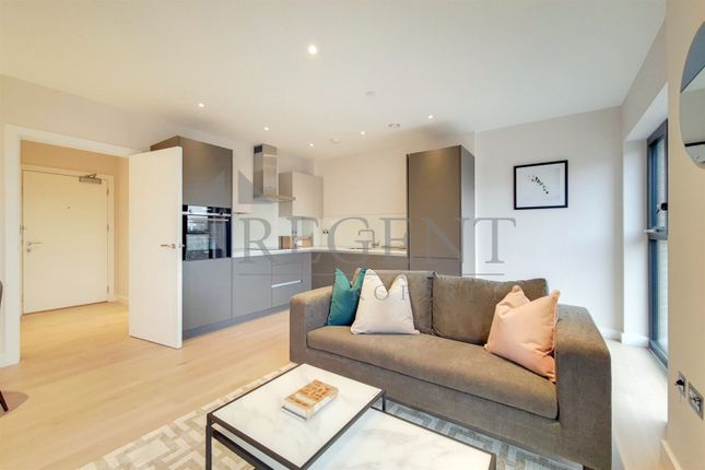 Flat to rent in Boulevard Apartments, Ufford Street
