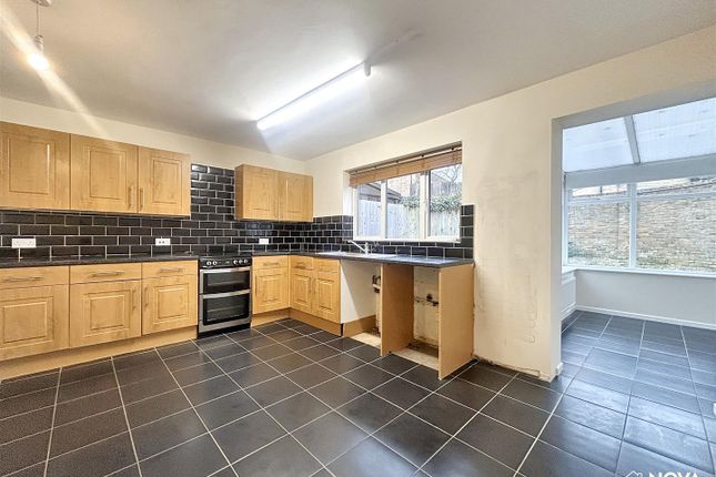 54, Crowthorp Road, Northampton photo 4