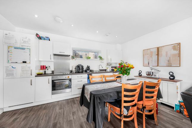 3 Harvest Lane, Harlow photo 5