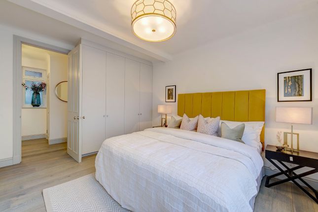 Flat 3, The Lodge, 23, Kensington Park Gardens, London photo 4