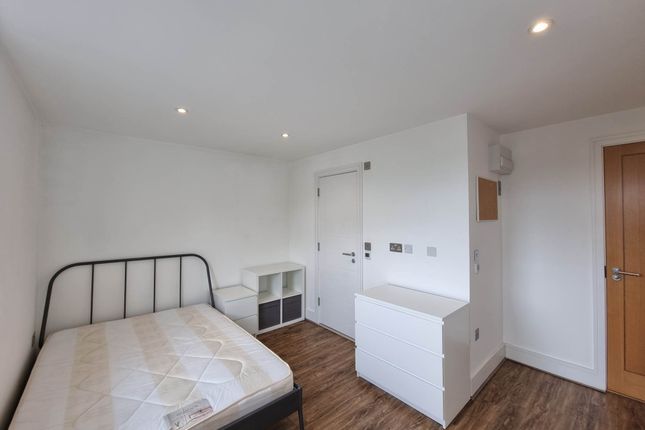Flat 49 Clayford House, Hampden Road, London photo 3