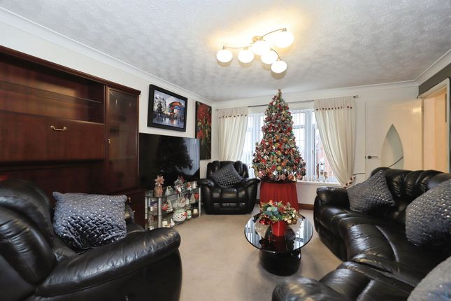 31, Naylor Close, Kidderminster photo 3