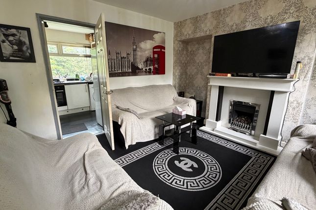 30, Lynfield Drive, Bradford photo 3