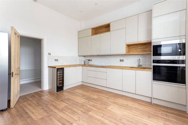 Thumbnail Flat to rent in Evelyn Court, Malvern Road, Cheltenham, Gloucestershire