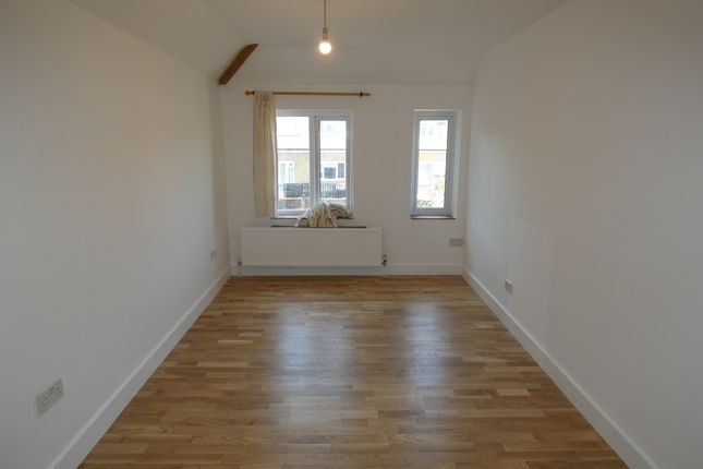 132d, Kings Road, ST. ALBANS photo 2