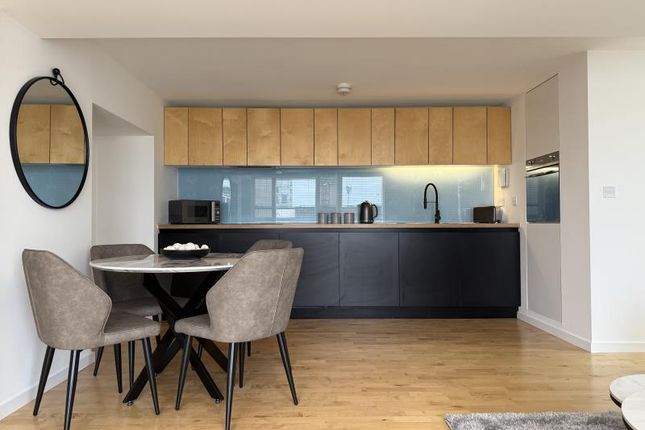 G14 Saxton, The Avenue, Leeds photo 2