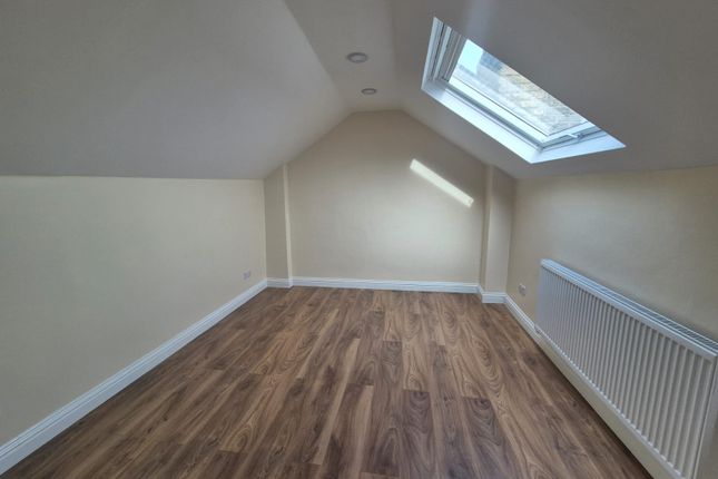 Flat, Flat, Thornton Heath photo 5