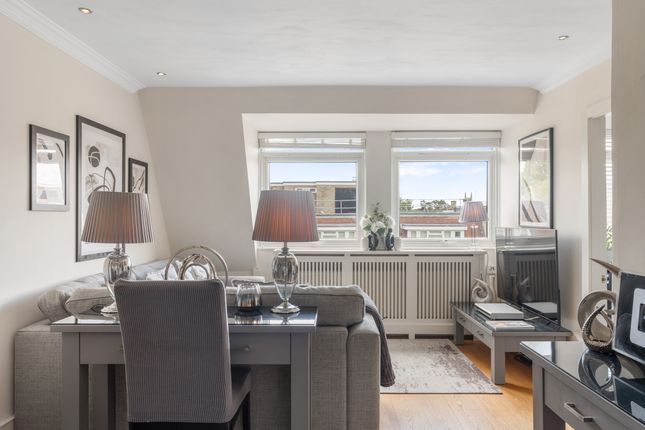 Flat 18, 93, Elm Park Gardens, Chelsea photo 2