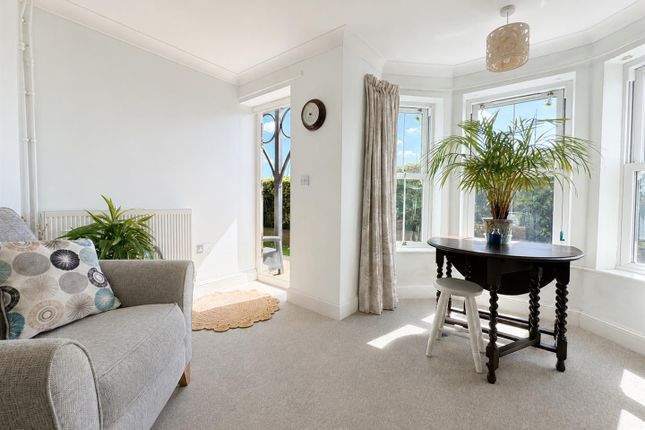 Flat 2 Beachcrest, 14 Queens Road, Lee-On-The-Solent photo 3