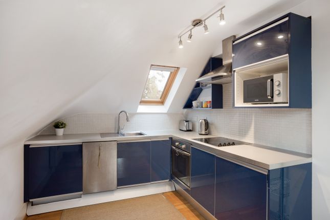 Flat 10, 64, St Helen's Gardens, London photo 4