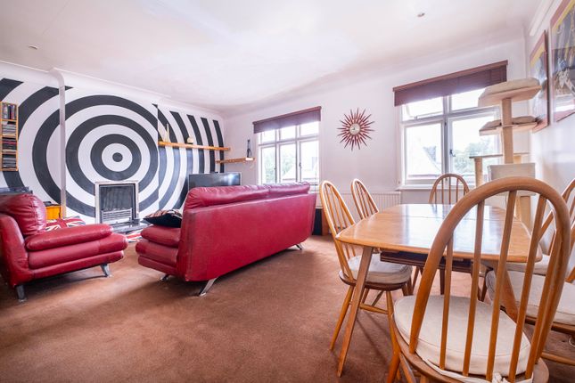 2-bed flat on 69B, Ridgway, London, £595,000
