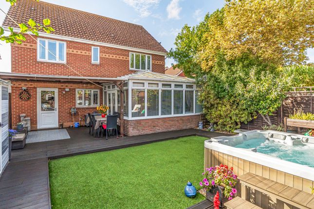 10 Mixon Close, Chichester photo 4