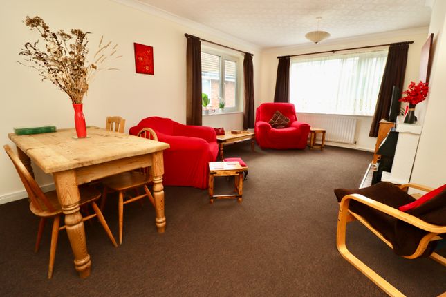 6, Hillman Close, Lincoln photo 2